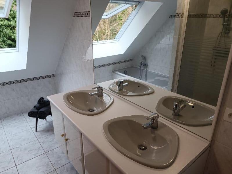 La Fontaine Aux Enfants - Gr5 - Chambre Avec Sdb Privee アブレッシュフィラー エクステリア 写真